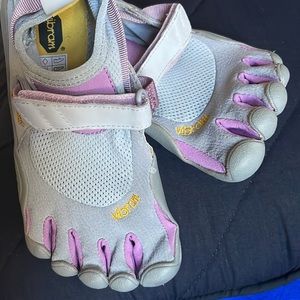 Vibram “Fivefingers” kids shoes w34